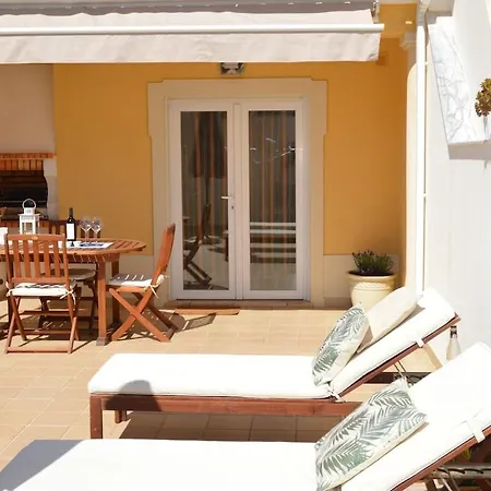 West House Hébergement de vacances Lourinhã